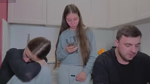 Julia and Mira online show from December 5, 10:35 am