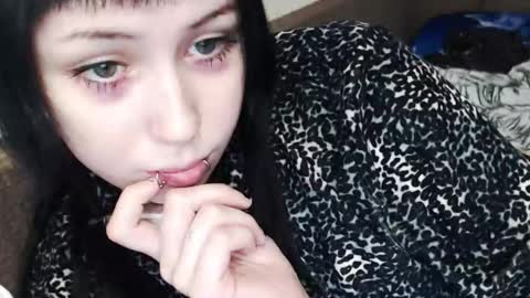 Snapshot of iiiiiiis chatting on December 4, 2:43 am iiiiiiis online show from December 4, 2:43 am