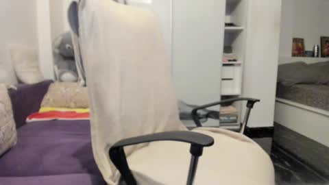 Snapshot of ilikefacial chatting on October 31, 5:47 pm Bamby online show from October 31, 5:47 pm