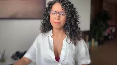 Snapshot of illaroom chatting on October 28, 4:53 pm Kloe online show from October 28, 4:53 pm