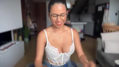 Snapshot of illaroom chatting on November 11, 4:07 pm Kloe online show from November 11, 4:07 pm