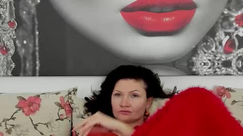 Snapshot of illegalbeauty87 chatting on December 16, 8:19 am Ingrid or more easier...Miss GoDDess Mistress online show from December 16, 8:19 am