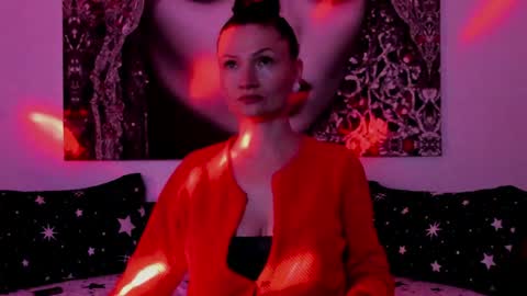 Snapshot of illegalbeauty87 chatting on May 18, 4:07 am Ingrid or more easier...Miss GoDDess Mistress online show from May 18, 4:07 am