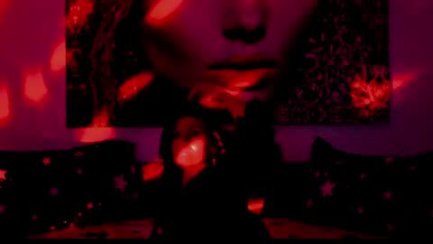 Snapshot of illegalbeauty87 chatting on May 21, 11:45 pm Ingrid or more easier...Miss GoDDess Mistress online show from May 21, 11:45 pm