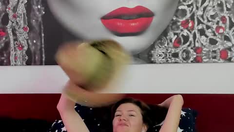 Snapshot of illegalbeauty87 chatting on May 25, 11:27 am Ingrid or more easier...Miss GoDDess Mistress online show from May 25, 11:27 am
