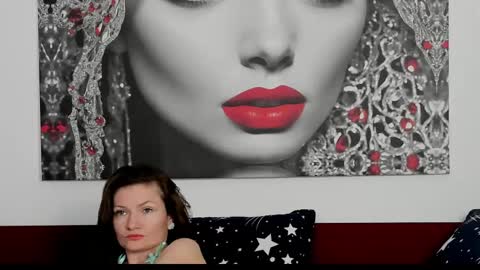 Snapshot of illegalbeauty87 chatting on May 29, 1:14 am Ingrid or more easier...Miss GoDDess Mistress online show from May 29, 1:14 am