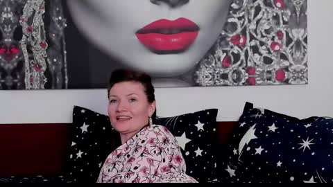 Snapshot of illegalbeauty87 chatting on May 29, 8:40 pm Ingrid or more easier...Miss GoDDess Mistress online show from May 29, 8:40 pm