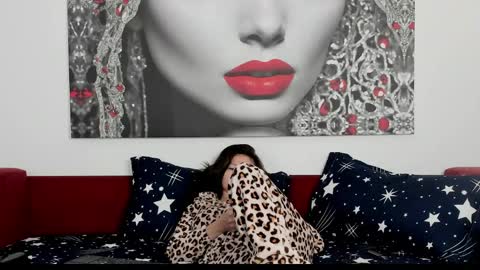 Snapshot of illegalbeauty87 chatting on June 1, 8:21 pm Ingrid or more easier...Miss GoDDess Mistress online show from June 1, 8:21 pm