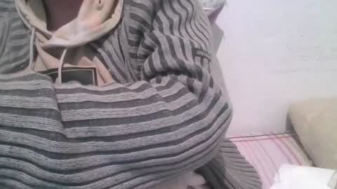 Snapshot of ilovebigass04 chatting on December 15, 8:19 am yunstud online show from December 15, 8:19 am