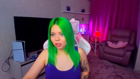 Roxy online show from September 9, 7:02 pm