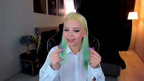 Roxy online show from November 18, 8:02 pm