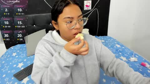 Snapshot of im_angels7 chatting on February 2, 11:21 pm Angela online show from February 2, 11:21 pm