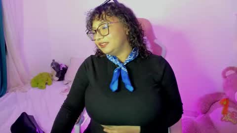 Snapshot of im_angels7 chatting on October 16, 4:02 am Angela online show from October 16, 4:02 am