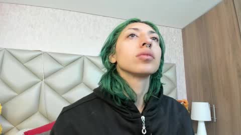 Snapshot of im_gaia chatting on November 19, 12:16 pm Im Gaia online show from November 19, 12:16 pm