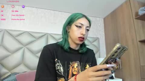 Snapshot of im_gaia chatting on December 1, 12:32 pm Im Gaia online show from December 1, 12:32 pm