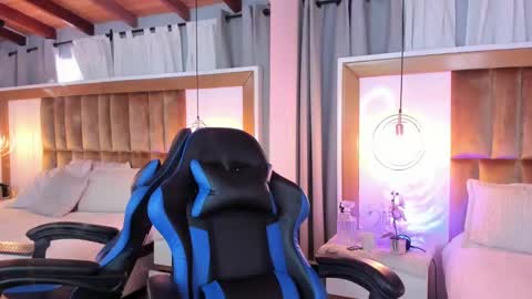 Anna  online show from December 13, 3:00 pm