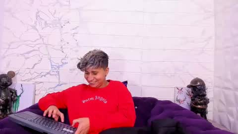 Snapshot of im_milan_rs chatting on February 19, 9:50 am im_milan_rs online show from February 19, 9:50 am