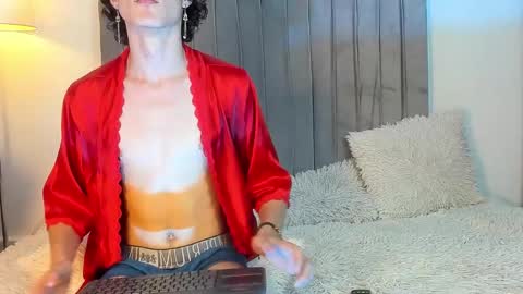 Perseo - Help me with 50 thumbs up online show from December 16, 8:14 pm