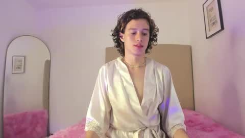 Perseo - Help me with 50 thumbs up online show from February 25, 9:57 pm