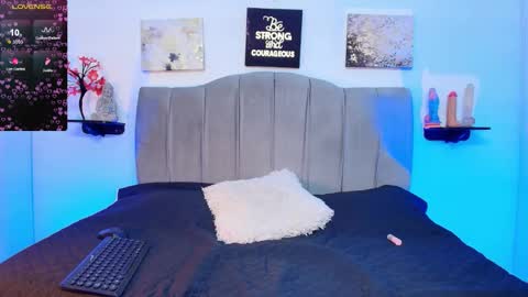 im_riley_ online show from February 23, 7:00 pm