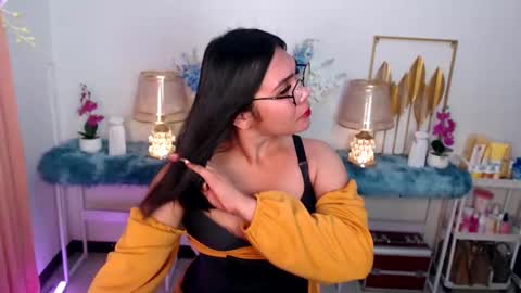 Ashley online show from January 30, 6:43 pm