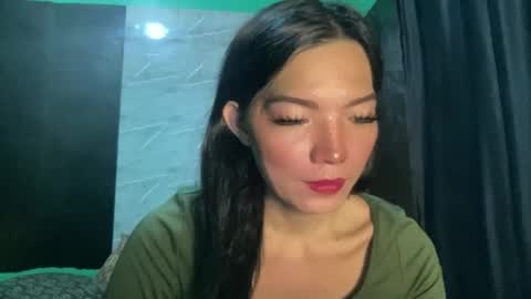 Snapshot of imjustasluttyintownxxx chatting on May 6, 7:13 am Mika online show from May 6, 7:13 am