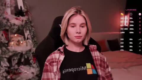 Snapshot of imnotmia chatting on December 20, 9:38 am Mia online show from December 20, 9:38 am