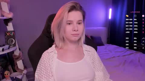 Mia online show from March 15, 10:54 am