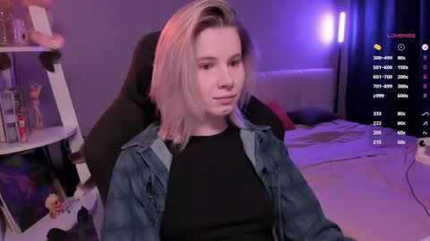 Mia online show from April 18, 10:19 am