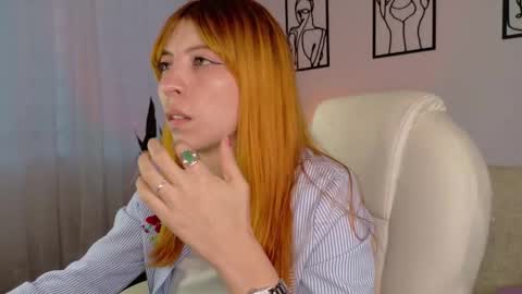 Snapshot of imsiennabellucci chatting on November 28, 10:01 pm Sienna online show from November 28, 10:01 pm