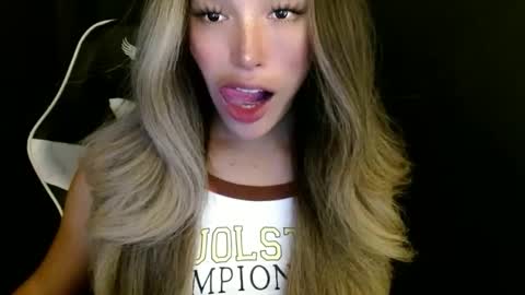 Queen Gwen online show from November 8, 5:07 am