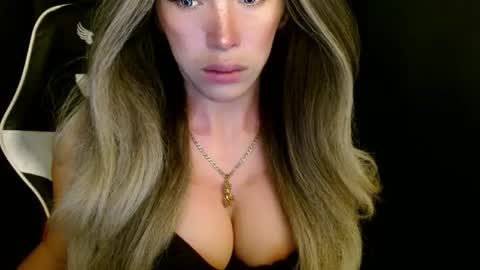 Queen Gwen online show from November 19, 2:11 am