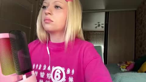 Lola online show from March 7, 10:45 am