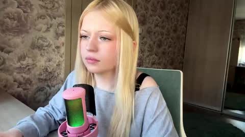 Lola online show from March 22, 12:08 pm