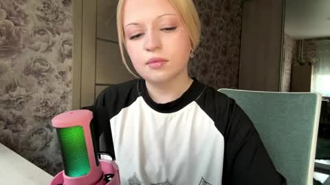 Lola online show from March 27, 12:05 pm