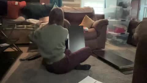 Snapshot of incognitoqueen chatting on December 13, 9:52 pm Carter online show from December 13, 9:52 pm