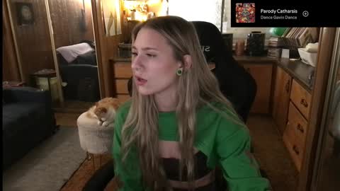 Snapshot of incognitoqueen chatting on December 20, 5:47 am Carter online show from December 20, 5:47 am