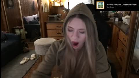 Snapshot of incognitoqueen chatting on December 24, 3:49 am Carter online show from December 24, 3:49 am