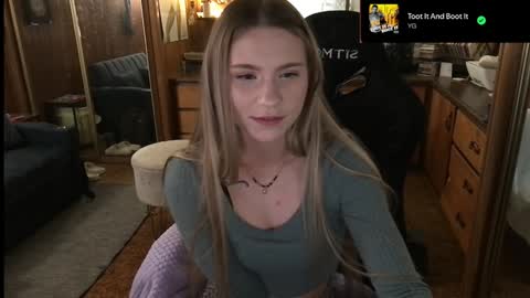 Snapshot of incognitoqueen chatting on December 28, 7:55 am Carter online show from December 28, 7:55 am