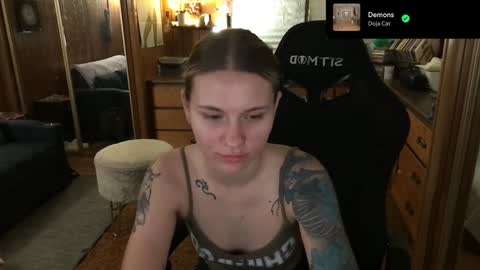 Snapshot of incognitoqueen chatting on January 4, 12:59 am Carter online show from January 4, 12:59 am