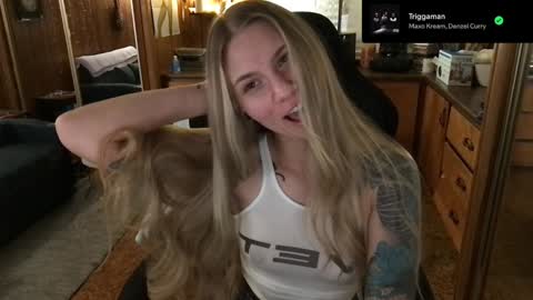 Snapshot of incognitoqueen chatting on January 10, 11:54 am Carter online show from January 10, 11:54 am