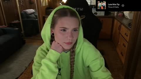 Snapshot of incognitoqueen chatting on February 6, 4:42 am Carter online show from February 6, 4:42 am