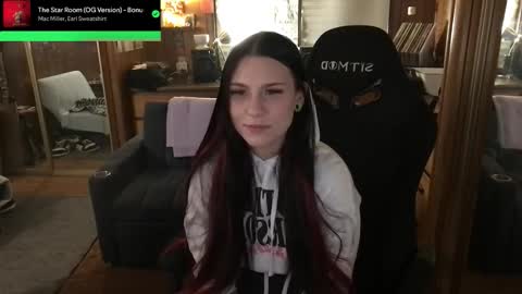 Snapshot of incognitoqueen chatting on December 4, 4:00 am Carter online show from December 4, 4:00 am