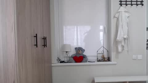 Snapshot of increible_della chatting on October 21, 8:26 am Della online show from October 21, 8:26 am