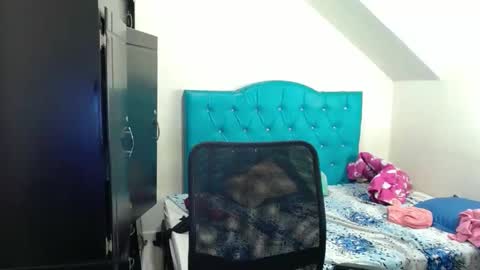 incubus_couple1 online show from December 16, 1:21 am