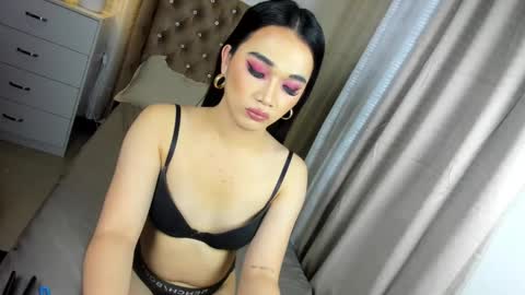 indestructabletrixie online show from December 28, 2:21 pm