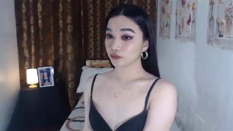 indestructabletrixie online show from January 13, 5:02 pm