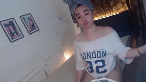 indestructabletrixie online show from February 6, 9:12 am