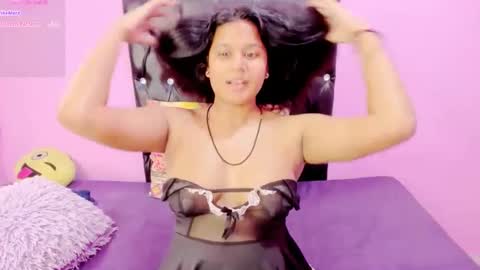 Snapshot of indianflame chatting on January 3, 10:20 am PARADISEQUEEN online show from January 3, 10:20 am