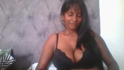Snapshot of indianjasmin chatting on December 21, 7:35 am priya online show from December 21, 7:35 am